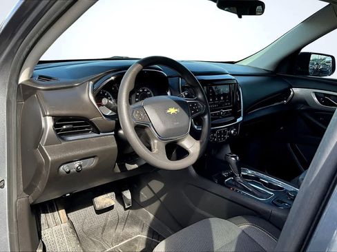 Used 2020 Chevrolet Traverse LS w/ LPO, Blackout Package AWD/4WD image 2
