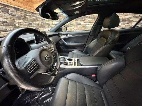 Used 2018 Kia Stinger GT2 AWD/4WD image 11