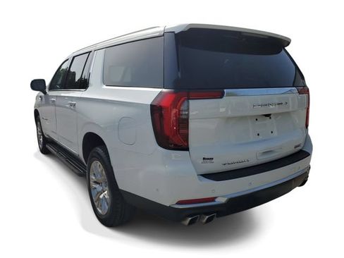 Used 2025 GMC Yukon XL Denali AWD/4WD image 3