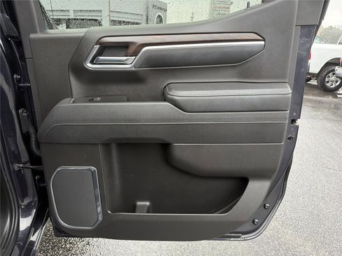 Used 2025 GMC Sierra 1500 SLT image 17