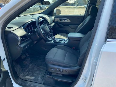 Used 2023 Chevrolet Traverse LT image 11