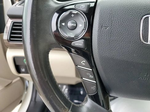 Used 2017 Honda Accord Touring image 21