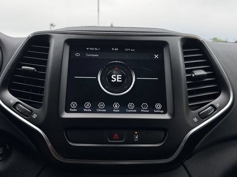 Used 2022 Jeep Cherokee Latitude Lux w/ Mopar Interior Package AWD/4WD image 19