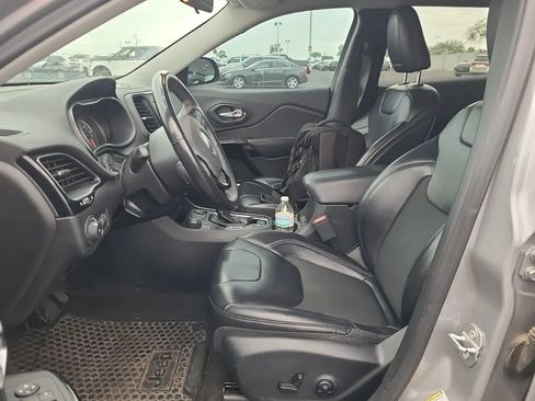 Used 2019 Jeep Cherokee Latitude Plus AWD/4WD image 8