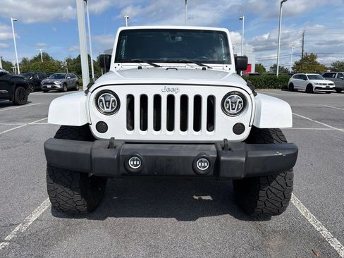 Used 2014 Jeep Wrangler Unlimited Sahara w/ Connectivity Group AWD/4WD image 2