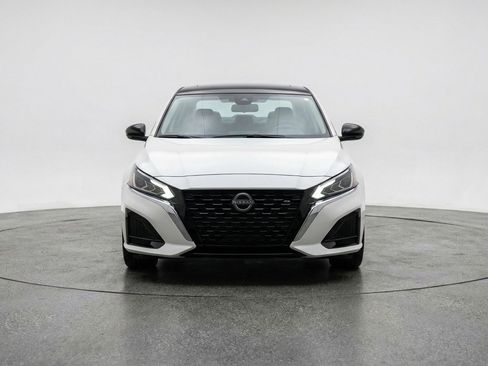 Used 2025 Nissan Altima 2.5 SV image 2