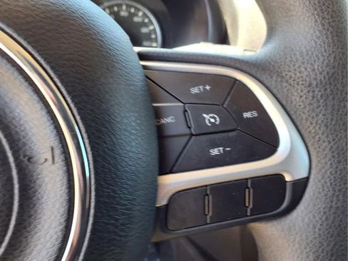 Used 2023 Jeep Renegade Latitude AWD/4WD image 24