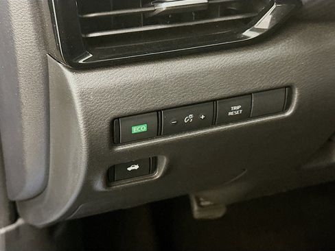 Used 2024 Nissan Sentra SV FWD image 17