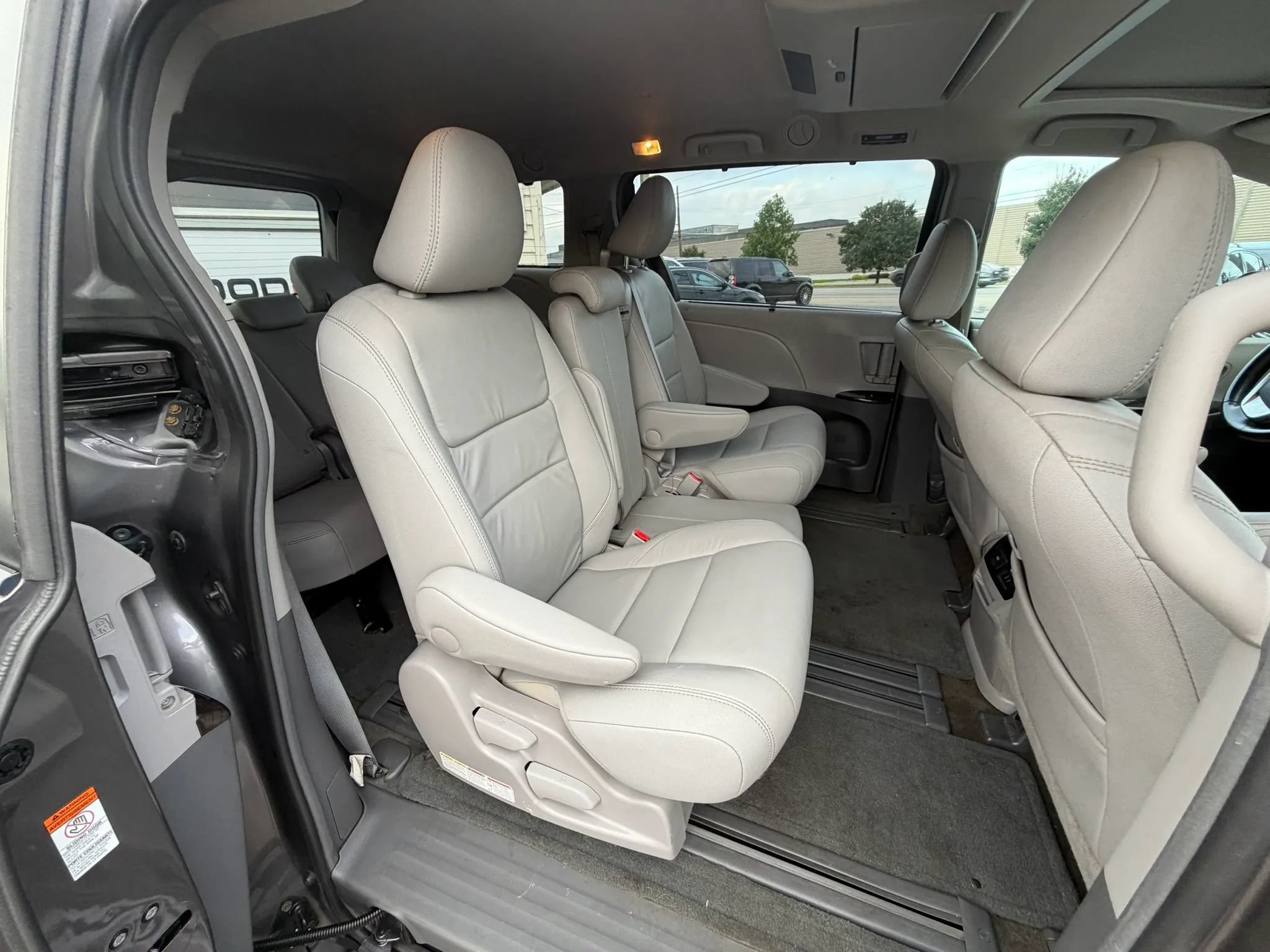 Used 2017 Toyota Sienna XLE Premium FWD image 31