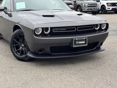 Used 2017 Dodge Challenger SXT RWD image 3
