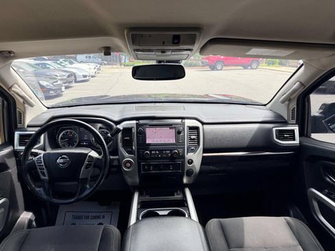 Used 2019 Nissan Titan SV w/ SV Convenience Package RWD image 34