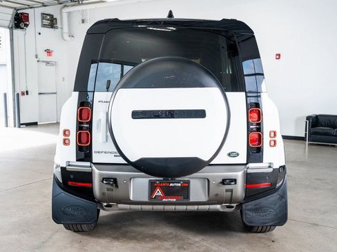 Used 2022 Land Rover Defender 90 X-Dynamic S image 7