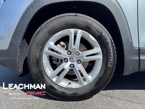 Used 2024 GMC Terrain SLE w/ Driver Convenience Package FWD image 8