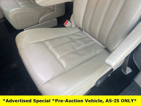 Used 2015 Chrysler Town & Country Touring image 33