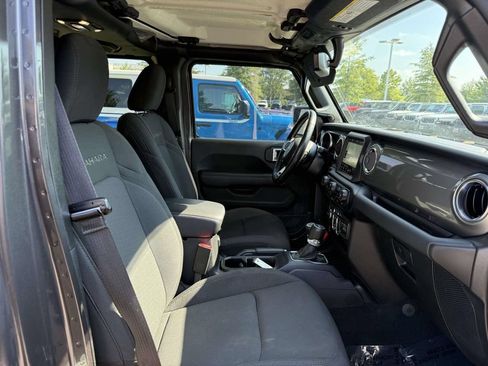 Used 2022 Jeep Wrangler Unlimited Sahara w/ Cold Weather Group AWD/4WD image 15
