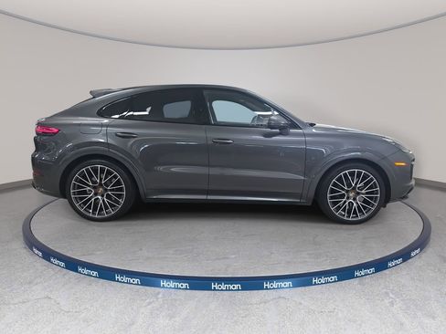 Used 2022 Porsche Cayenne GTS image 6