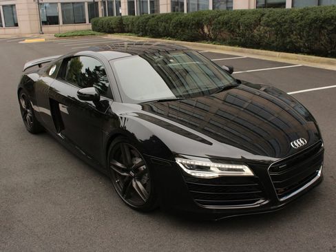 Used 2014 Audi R8 V8 w/ Enhanced Leather Package AWD/4WD image 3