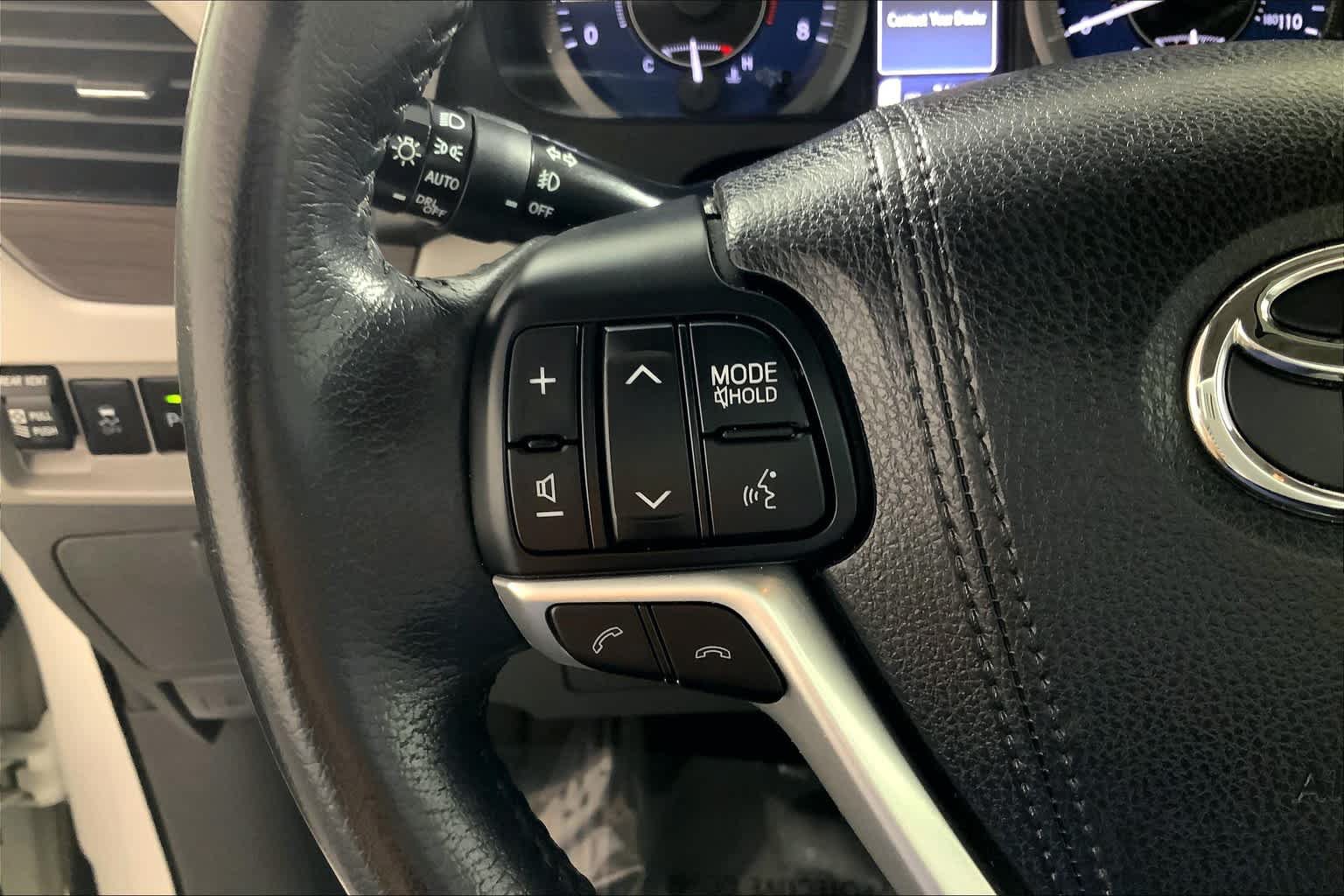Used 2018 Toyota Sienna XLE Premium w/ Outdoor Package AWD/4WD image 24