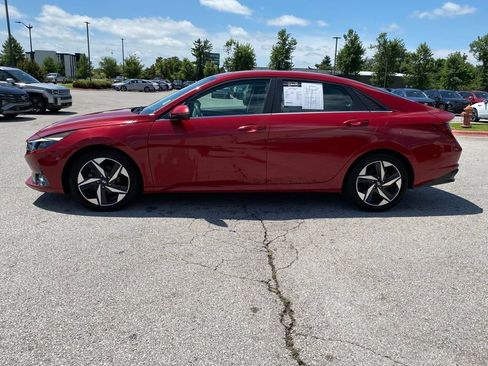 Used 2022 Hyundai Elantra SEL w/ Convenience + Premium Package FWD image 4