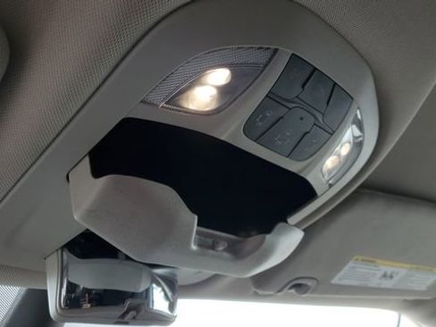Certified 2023 Chrysler Pacifica Touring-L AWD/4WD image 21