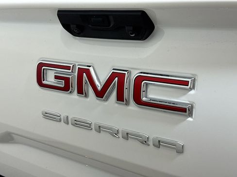 New 2026 GMC Sierra 1500 SLE w/ Preferred Package image 18