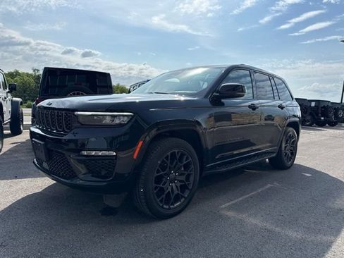 Used 2025 Jeep Grand Cherokee Summit AWD/4WD image 8