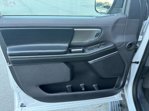 Used 2025 Ford Expedition Platinum AWD/4WD image 13