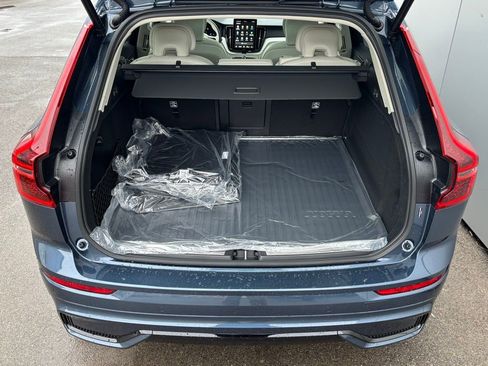 New 2026 Volvo XC60 B5 Ultra w/ Climate Package image 17