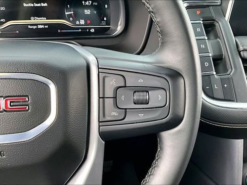 Used 2024 GMC Yukon SLT image 12