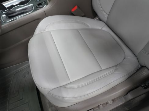 Used 2020 Chevrolet Traverse LT w/ Driver Confidence II Package FWD image 12