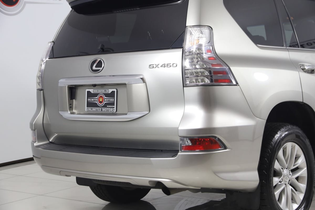 Used 2021 Lexus GX 460 w/ Accessory Package AWD/4WD image 43