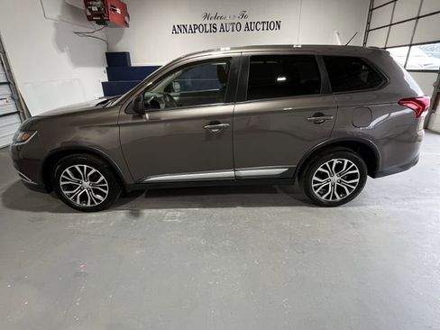 Used 2016 Mitsubishi Outlander SE image 1