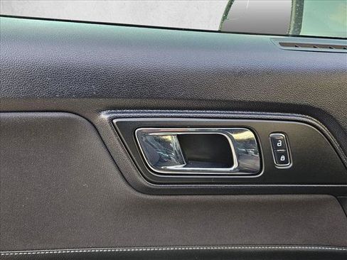 Used 2015 Ford Mustang Coupe RWD image 28