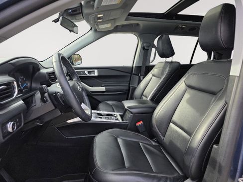 Used 2020 Ford Explorer XLT w/ Equipment Group 202A image 11