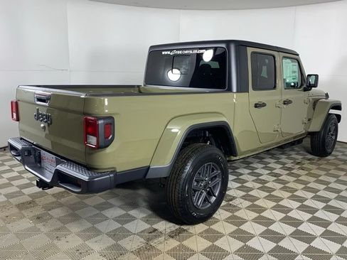 New 2026 Jeep Gladiator Sport AWD/4WD image 4
