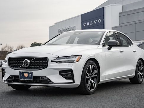 Used 2024 Volvo S60 B5 Plus image 3