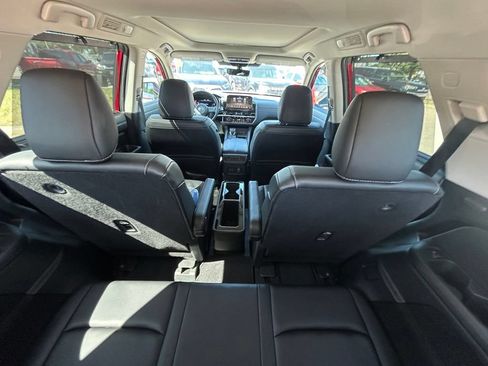 Used 2024 Nissan Pathfinder Platinum FWD image 15