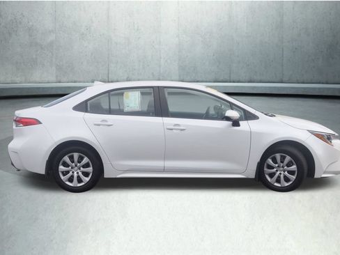 Used 2025 Toyota Corolla LE FWD image 9