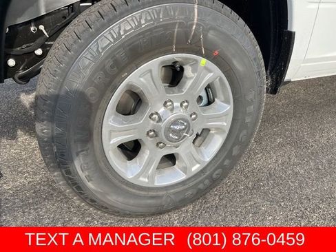New 2026 RAM 3500 Big Horn AWD/4WD image 9