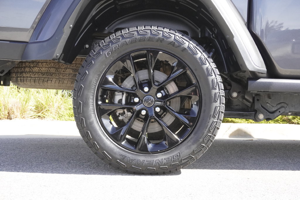 Used 2025 Jeep Gladiator Sport AWD/4WD image 33
