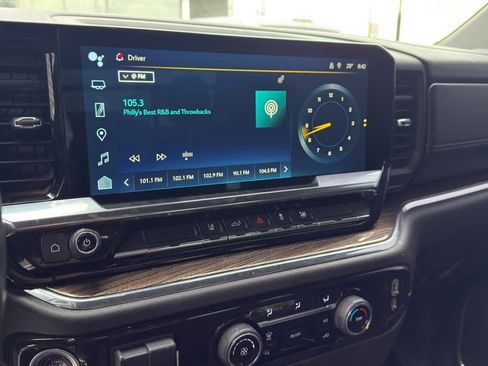 Used 2024 Chevrolet Silverado 2500 LT w/ Snow Plow Prep/Camper Package image 12