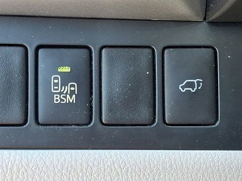 Used 2014 Toyota Highlander Limited AWD/4WD image 29