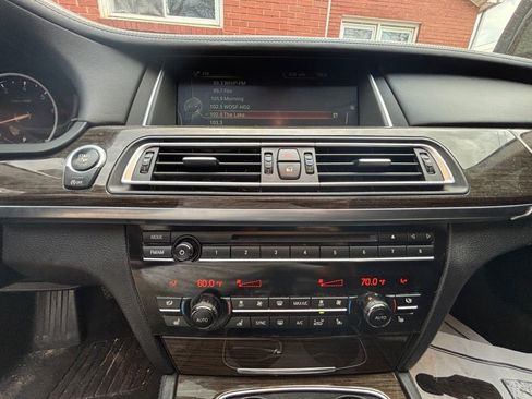 Used 2014 BMW 750Li w/ Executive Package image 12