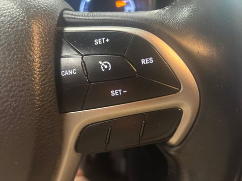 Used 2021 Jeep Grand Cherokee Limited w/ Trailer Tow Group IV AWD/4WD image 19