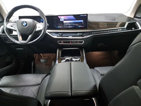 Used 2025 BMW X7 xDrive40i w/ Premium Package AWD/4WD image 9