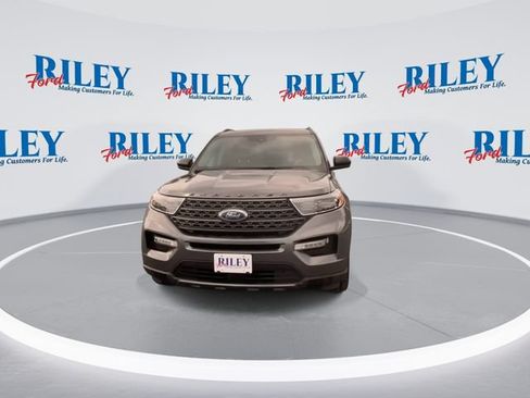 Certified 2023 Ford Explorer XLT w/ Equipment Group 202A AWD/4WD image 3