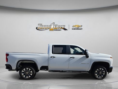 Used 2023 Chevrolet Silverado 2500 Custom w/ Custom Convenience Package AWD/4WD image 8