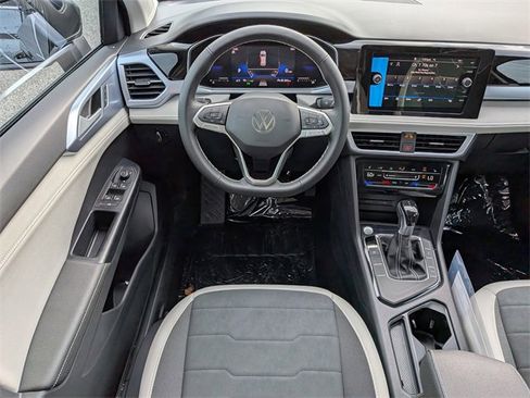 New 2026 Volkswagen Taos SE image 15
