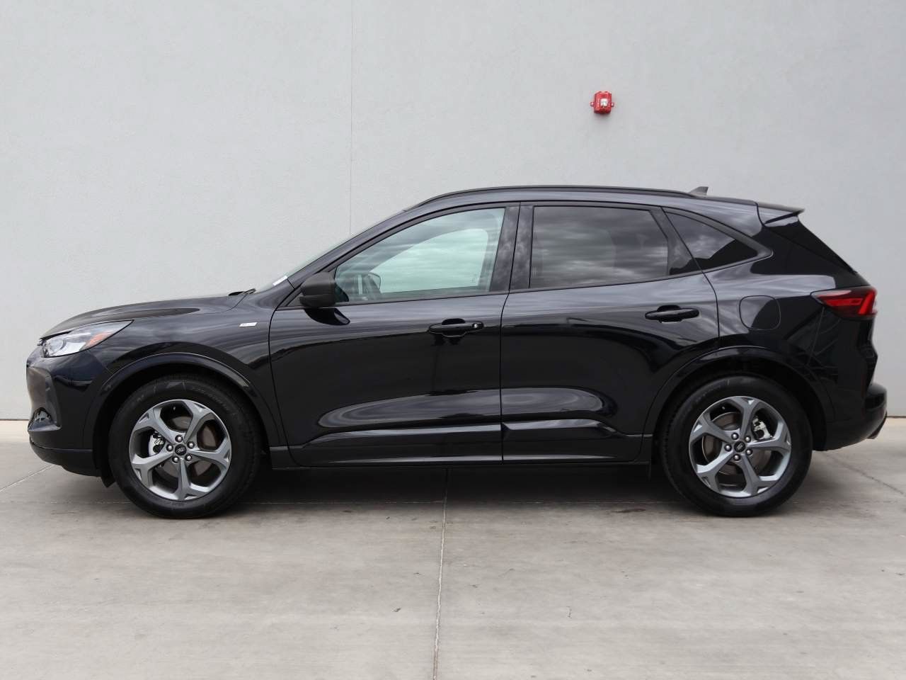 Used 2024 Ford Escape ST-Line FWD image 2
