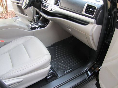 Used 2016 Toyota Highlander XLE FWD image 25